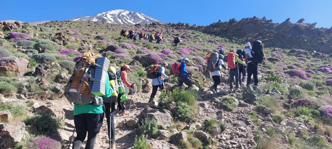 گزارش تصویری و اینفوگرافی صعود باشگاه الابرز و گروه کوهنوردی رعد تهران به قله دماوند