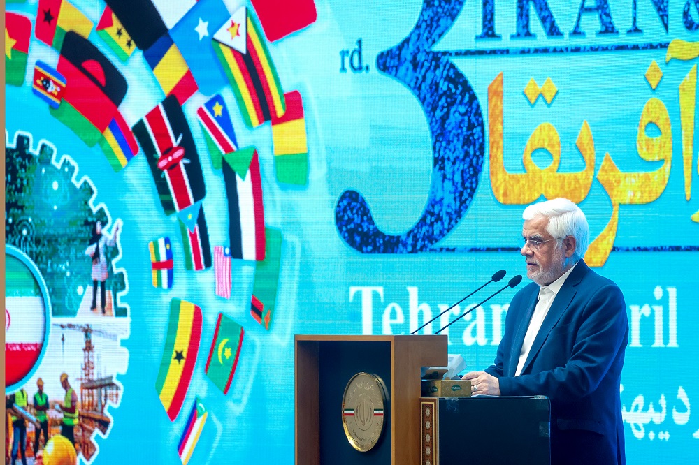 به گزارش گویای خبر، معاون اول رئیس‌جمهور با بیان این مطلب در سومین اجلاس همکاری‌های ایران و آفریقا که با حضور رئیس جمهور و نمایندگان ۵۱ کشور آفریقایی در سالن اجلاس سران کشورهای اسلامی برگزار شد، با اشاره به تلاش‌های جمهوری اسلامی ایران برای توسعه همکاری‌های منطقه‌ای و فرامنطقه‌ای، گفت: ما توانسته‌ایم در مواجهه با چالش‌های سیاسی و اقتصادی الگوی پایدار رشد و پیشرفت را به جهانیان عرضه کنیم و در این بستر، همکاری جمهوری اسلامی ایران با کشورهای آفریقایی بر پایه اصول انسانی، عدالت محوری، کرامت ملت‌ها و اشتراکات تاریخی و تمدنی استوار و پیش خواهد رفت.