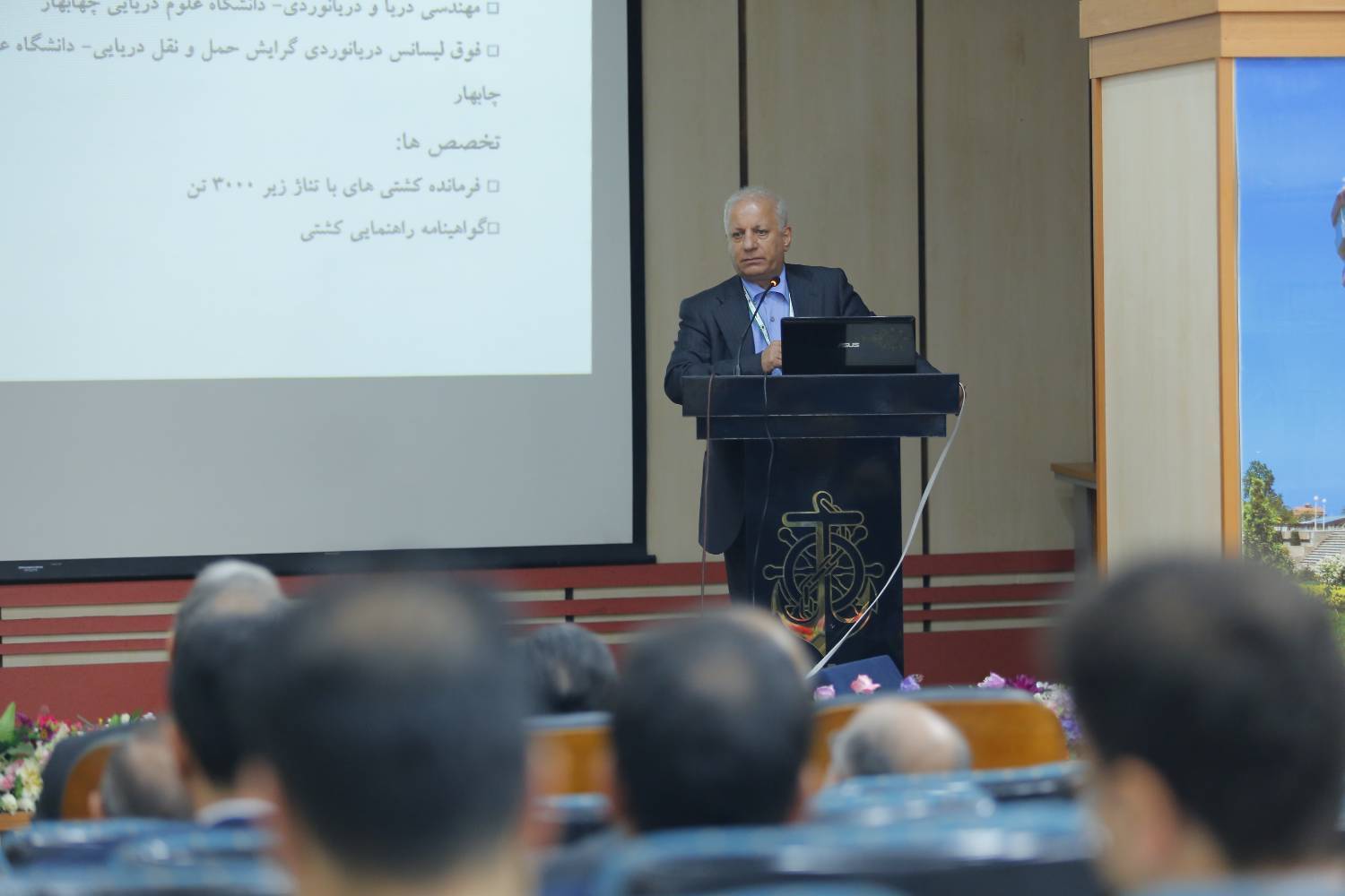 به گزارش گویای خبر مدیرعامل شرکت مهندسی و خدمات دریایی نگین سبز خاورمیانه با بیان این مطلب درباره ضرورت برگزاری این همایش اظهار داشت: نگین سبز در راستای اجرای بند ۲۸-۲-۱۳ قرارداد اجاره شناورها به منظور اجرای عملیات هدایت، پهلودهی و جداسازی کشتی در بنادر حوزه شمال اقدام به برگزاری اولین همایش سالانه راهنمایان کشتی کرد.