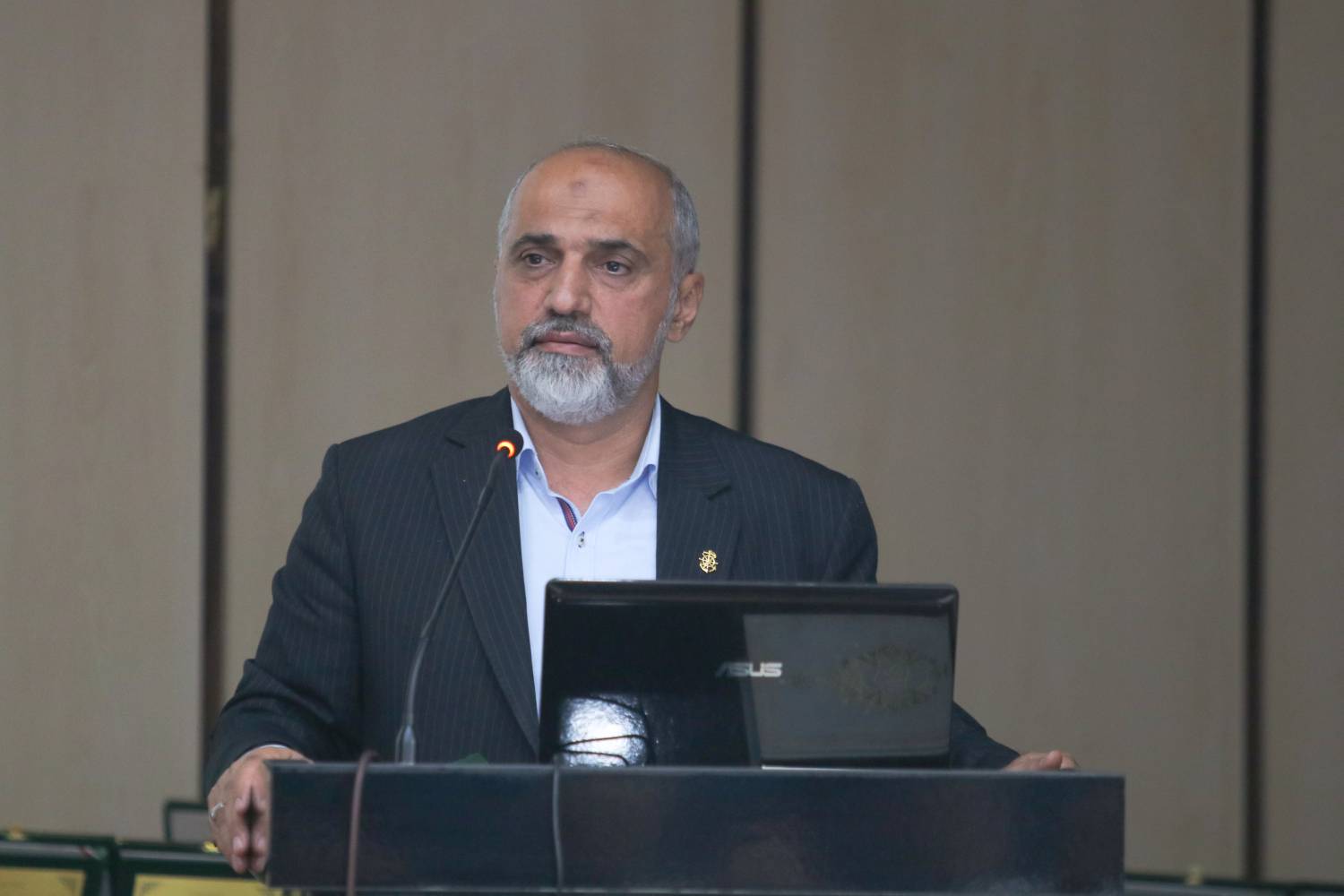 به گزارش گویای خبر، عضو هیأت عامل و معاون امور دریایی سازمان بنادر و دریانوردی با بیان این مطلب در نخستین همایش سالانه راهنمایان کشتی نگین سبز اظهار داشت: شما دریاییان و دریادلان بزرگ که به‌عنوان راهنما فعالیت می‌کنید و همچنین تیم‌هایی که در قالب کشتی‌بانان در دفاتر خدمات دریایی حضور دارند، از نظافتچی گرفته تا دیگر امور، همه ما در نهایت اعضای یک خانواده هستیم.