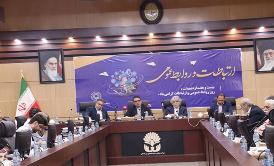 به گزارش گویای خبر به نقل از روابط عمومی سازمان توسعه تجارت ایران، نشست تخصصی ارتباطات و توسعه تجارت خارجی از سوی روابط عمومی سازمان توسعه تجارت ایران و باحضور امیر روشن بخش معاون ارتقای کسب‌وکارهای بین‌المللی سازمان توسعه تجارت ایران، حسن عمیدی استاد و پژوهشگر حوزه ارتباطات و مجید رضاییان استاد و پژوهشگر حوزه ارتباطات و رسانه، در سالن مروارید خلیج فارس واقع در محل دائمی نمایشگاه‌های بین‌المللی تهران برگزار شد.