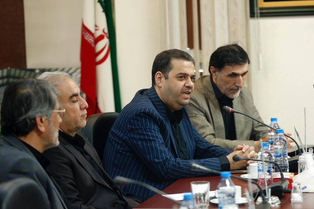 به گزارش گویای خبر: در مراسمی با حضور  توسلی امور شرکت‌ها و نها‌های مالی بانک کشاورزی، سید حمید سیدی عضو هیأت مدیره بانک کشاورزی، آرش جهانگیرزاده مدیرعامل شرکت مهر۷۸، نصرالله انصاری مدیرکل حراست بانک کشاورزی، علی‌اکبر افخمی به عنوان مدیرعامل بزرگترین زنجیره تولید تخم مرغ کشور معرفی شد و از خدمات علی تقوی‌فر تقدیر به عمل آمد.